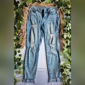 Maurices sz8 high rise light wash distressed jeans